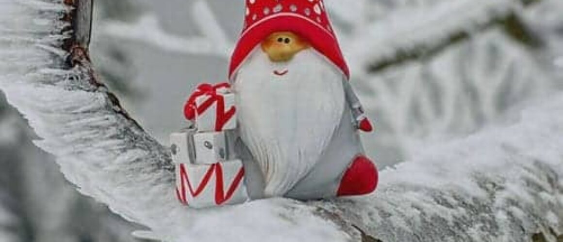 8 Creative Ways to Add Christmas Spirit to Your Social Media